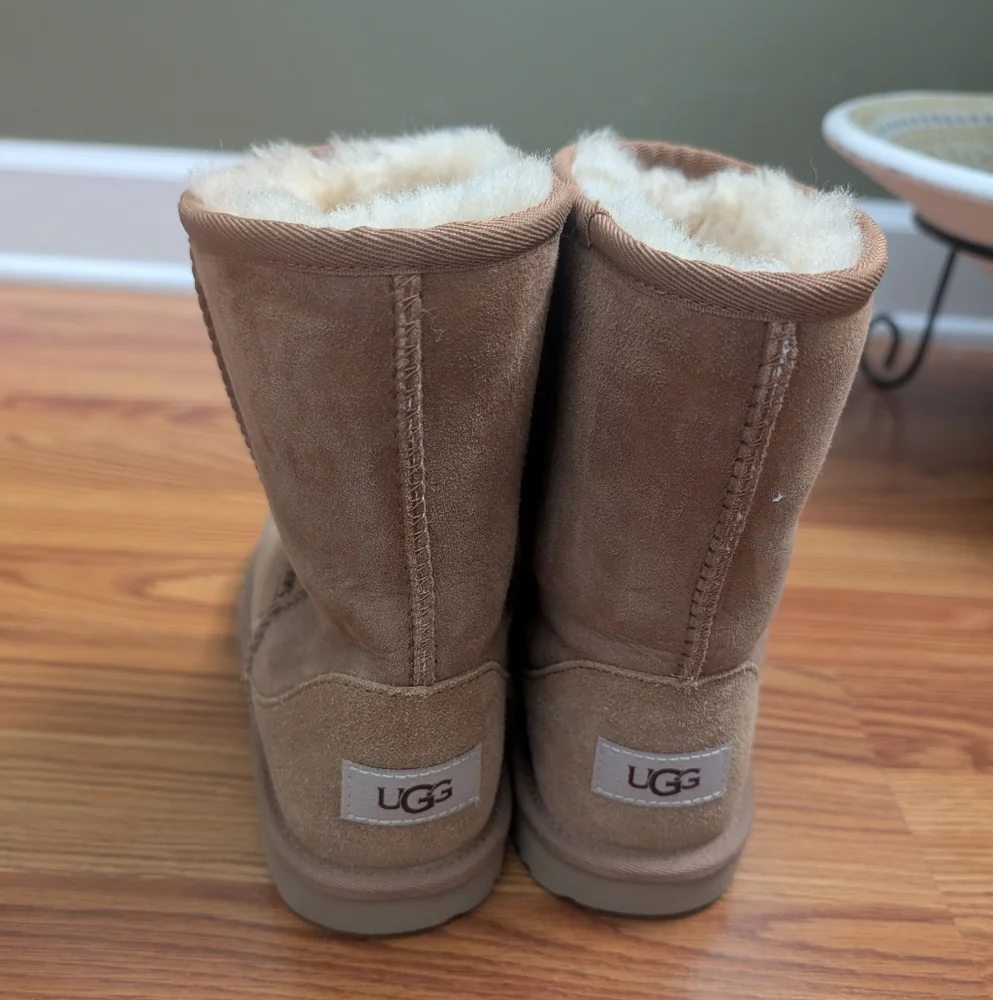 UGG Classic Short II